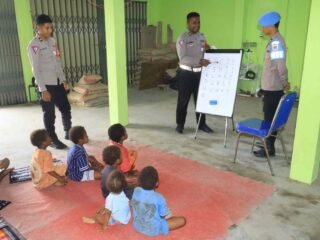 Belajar Membaca dan Menulis Bersama Satgas Si-Ipar, Anak-anak Yalimo Penuh Semangat