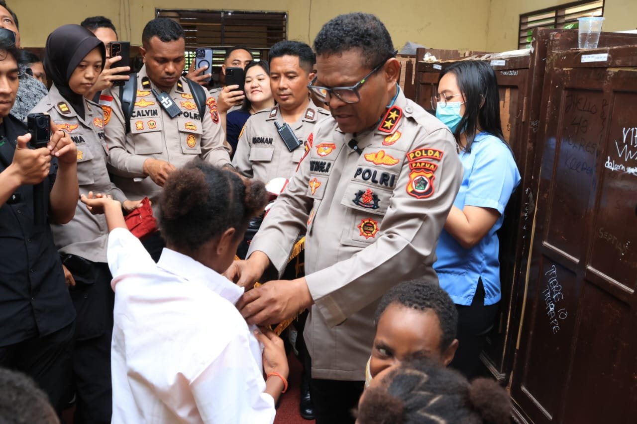 Wujud Kepedulian Sosial, Kapolda Papua Bantu Anak-Anak Panti Asuhan Terdampak Kebakaran - nitizenupdate.com