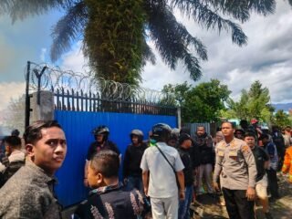 Api Lahap Delapan Rumah di Jalan SD Percobaan, Polres Jayawijaya Gerak Cepat Amankan Lokasi dan Olah TKP