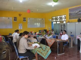 Polda Papua Lakukan Pengawasan Pengelolaan Dana BOS di Lima Sekolah di Kabupaten Merauke, Papua Selatan