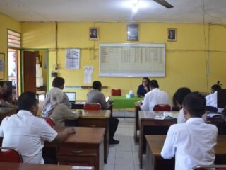 Polda Papua Laksanakan Pengawasan Dana BOS di 3 Sekolah Kabupaten Merauke, Papua Selatan