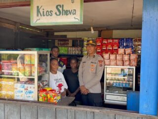 Polres Asmat Berikan Bantuan Pengembangan Usaha Kepada Masyarakat Kampung Asuwetsy