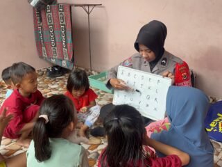 Subsatgas Si-Ipar Terus Konsisten Dampingi Anak Papua Dalam Menggali Ilmu