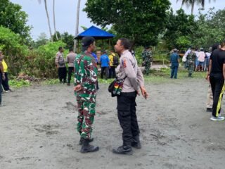 Peduli Lingkungan, Personel Polres Sarmi Ikuti Karya Bakti Serentak Kodam XVII/Cenderawasih