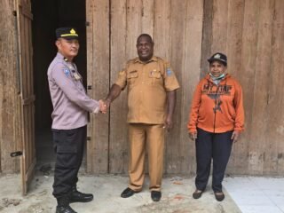 Peduli Kamtibmas, Bapenda Kabupaten Sarmi Dukung Pos Kamling di Pasar Mararena