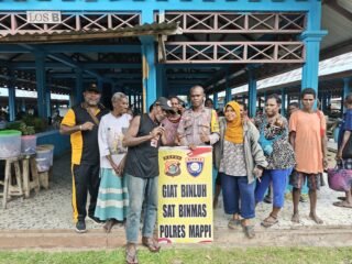 Sat Binmas Polres Mappi Gencar Sosialisasi Tertib Lalu Lintas dan Bahaya Miras di Pasar Baru Kepi