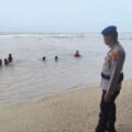 Satpolairud polres sarmi laksanakan pengamanan dan pemantauan serta himbauan keselamatan berwisata di pantai dan perairan saat hari raya libur imlek