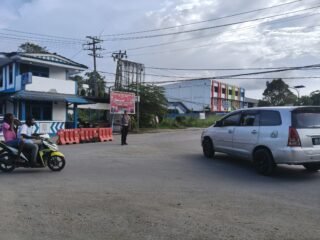 Hadir di Jam Rawan, Sat Lantas Polres Sarmi Jaga Kelancaran Arus Lalu Lintas Jelang Berbuka