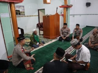 Kapolres Mappi Perkuat Silaturahmi dan Keamanan Jelang Puncak Ramadhan di Masjid Baitulrahman Kepi
