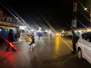 Personel Polres Jayawijaya Laksanakan Pengamanan Sholat Tarawih di Masjid Al-Ihsan