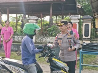 Polres Mappi Bagikan 100 Paket Takjil kepada Warga yang Melintas di Depan Mako