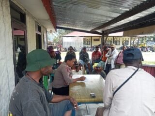 Bhabinkamtibmas Polsek Wamena Kota Fasilitasi Mediasi Permasalahan Warga