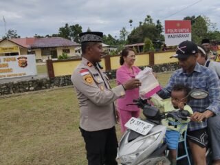 Polsek Bonggo Berbagi Takjil, Wujud Kepedulian dan Toleransi di Bulan Suci Ramadhan