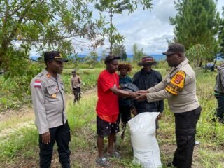 Polsek Kurulu Sambangi Kampung, Perkuat Sinergi dengan Tokoh Masyarakat