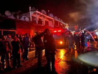 Respon Cepat Polres Jayawijaya, Kebakaran 4 Ruko di Wamena Berhasil Dipadamkan