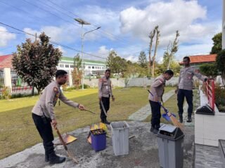 Sambut Paskah, Polsek Kawasan Bandara Sambang dan Bersihkan Gereja Gpdi El-shadday