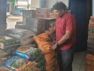 Sat Reskrim Polres Sarmi Lakukan Pengecekan Harga Sembako di Sejumlah Toko dan Kios