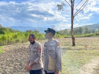 Polsek Asologaima Lakukan Pengecekan Lahan Program Ketahanan Pangan di Kampung Kimbim