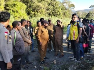 Perbaikan Badan Jalan Yang Terputus Akibat Banjir Dan Normalisasi Kali Tagi di Trans Wamena-Tolikara